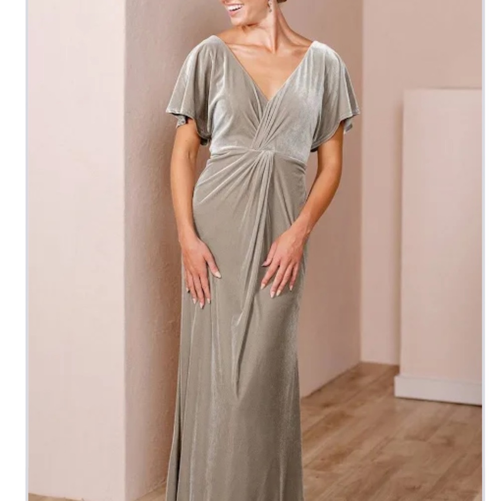 Revelry “Gwen” dress in velvet sage size 4